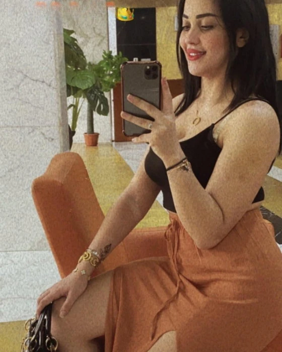 Yousra — 4 / 5