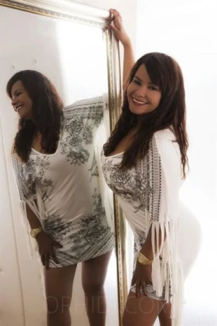 FERNANDA AUS BRASILIEN — 1 / 3