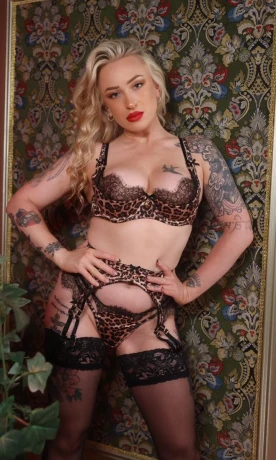 MISTRESS DAVILLA — 4 / 5