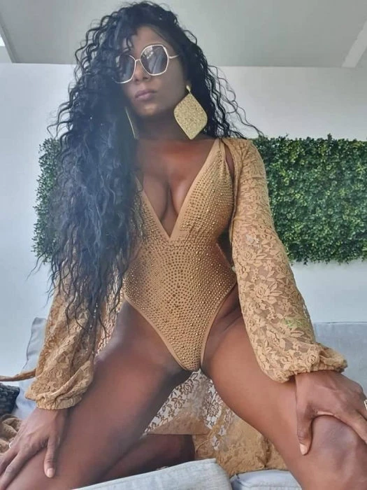 Hot black girl — 3 / 8