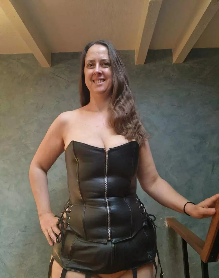 Lizz Heerlijke Erotische Massage Met Intiem — 2 / 9