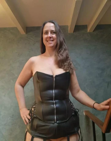 Lizz Heerlijke Erotische Massage Met Intiem — 2 / 9