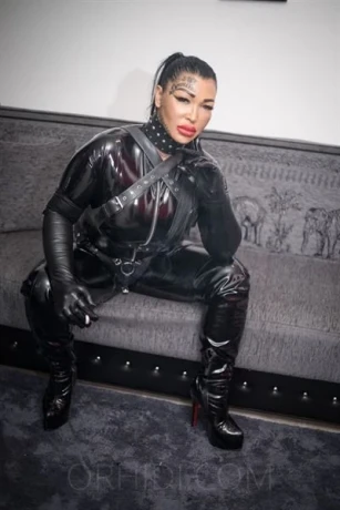 Domina Vicky — 8 / 24