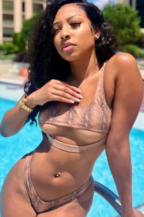 Sexy Lana — 2 / 5