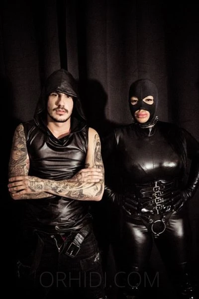 Domina Vicky — 18 / 24