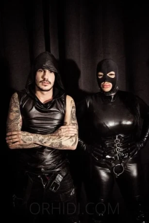 Domina Vicky — 18 / 24