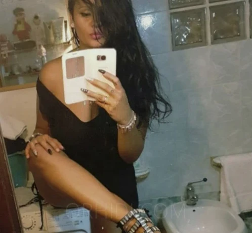 Lisa latina fuego — 2 / 6