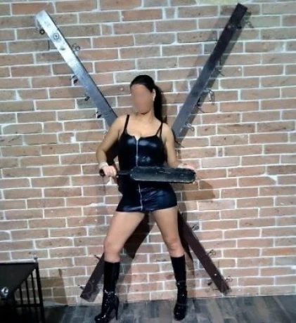 Madam Dominna — 2 / 3