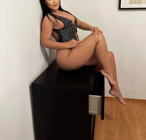 Sexy Julia — 2 / 5