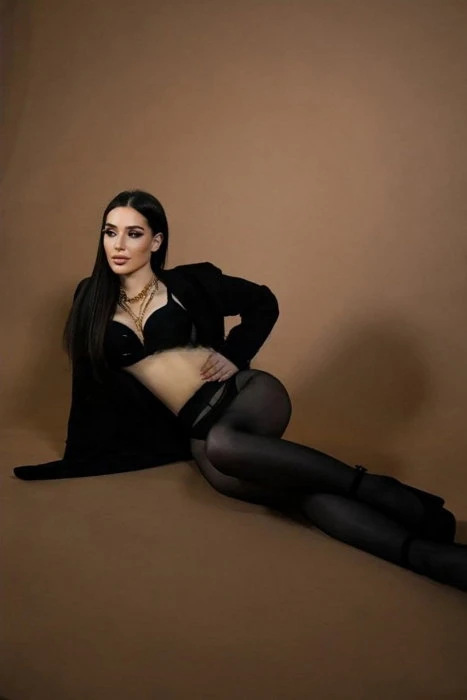 Renata — 2 / 4