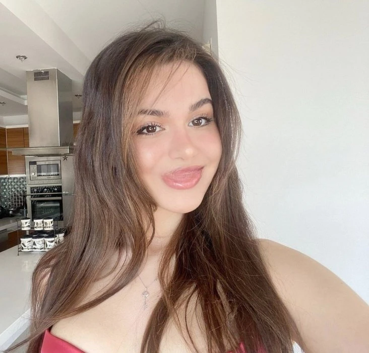 Natalie — 2 / 4