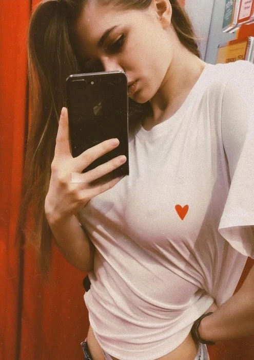 Mackenzie — 3 / 4