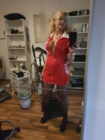 Lady Melanie — 4 / 8