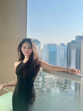 Ladyboy Mina — 8 / 13