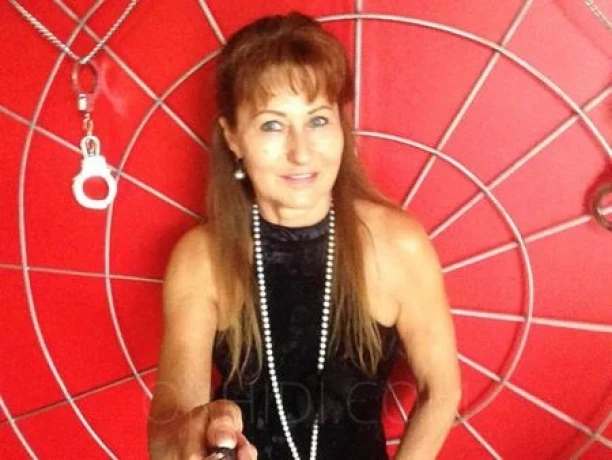 Lady Corinna- — 11 / 17