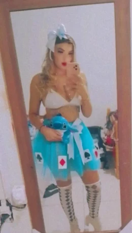 Pamela Hot — 2 / 30