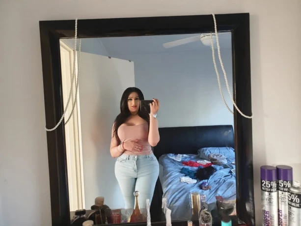 Lebanese Masseuse for You — 1 / 5