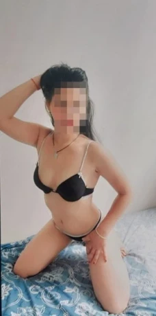 Lusi Nur Hausbesuch Und Hotel Besuch — 1 / 3