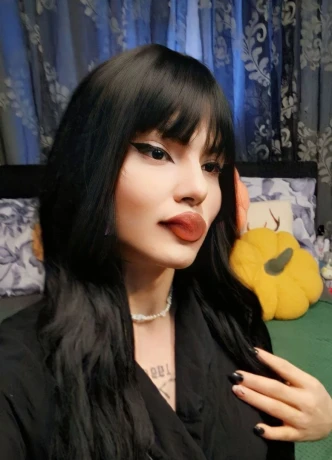 Dayana Hernandez — 1 / 12