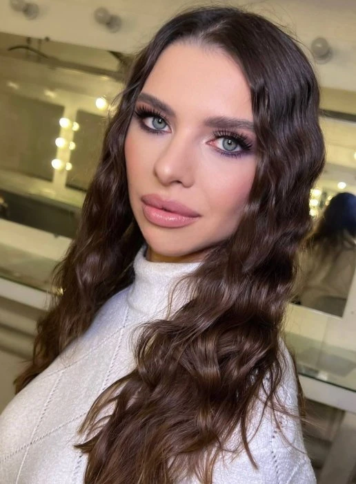 Alina — 2 / 3
