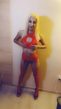 Hot Melany — 5 / 8