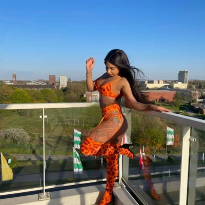 Nicolly lins, Escort, Charleroi