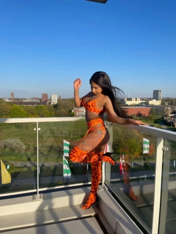 Nicolly lins — 1 / 12