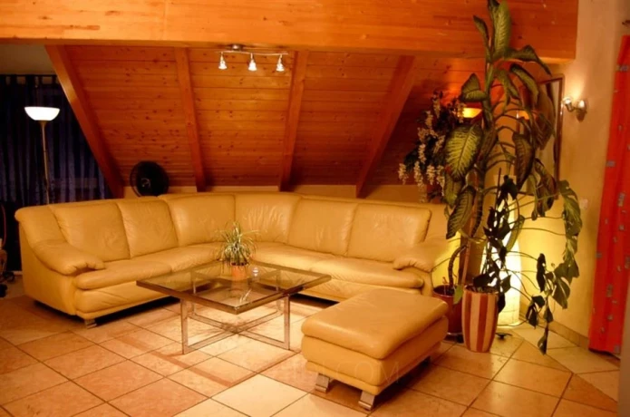 LAUFHAUS Kufsteiner 109 — 4 / 6