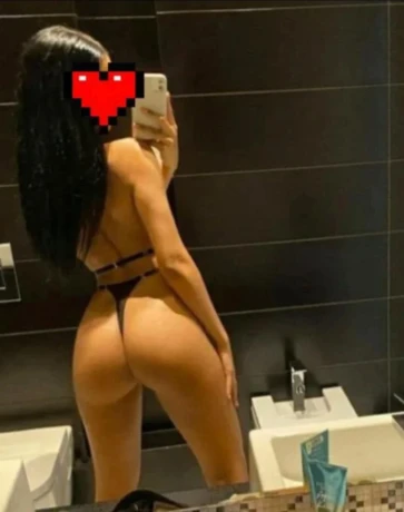 Layla Top Model — 4 / 5