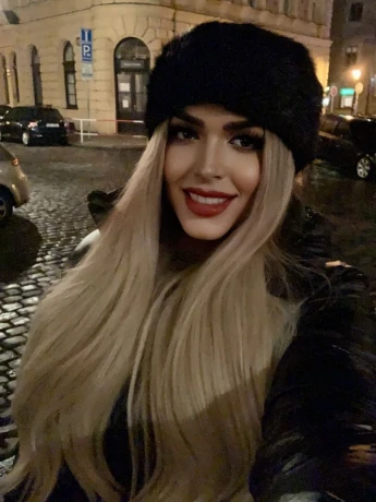 Karla Diaz — 4 / 12