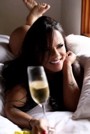 Maribel Ts — 6 / 8