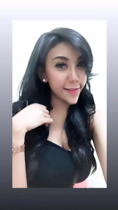 Julia Dewi — 2 / 6