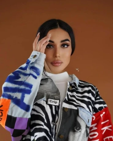 Ladyboy Leya — 2 / 12