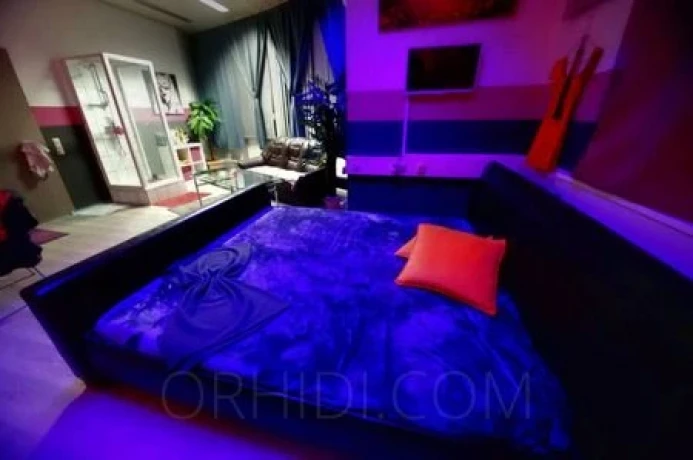 Sex World — 10 / 13