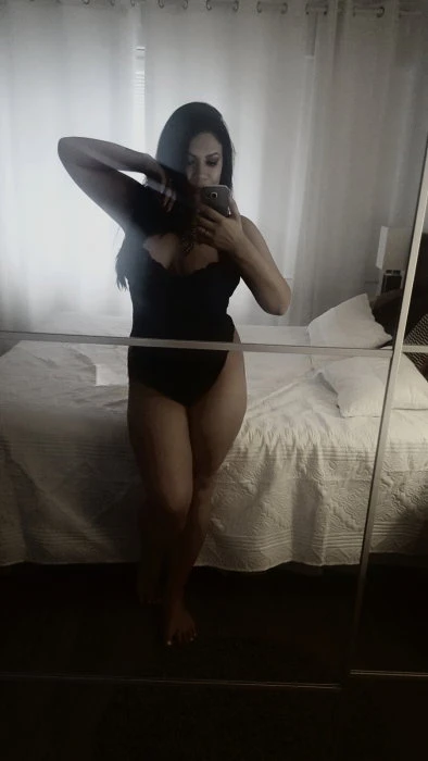 Mikaela — 2 / 3