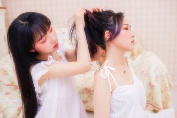 Aisu und July heißes Duo — 3 / 4