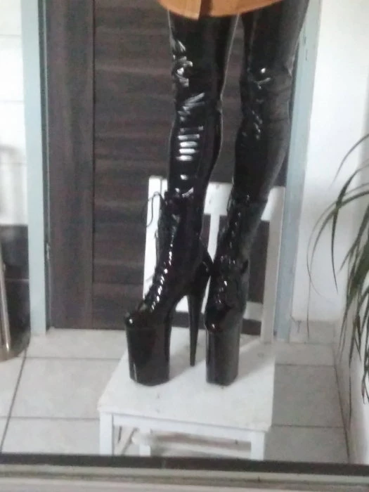Li Black Martin, Escort, Wrocław