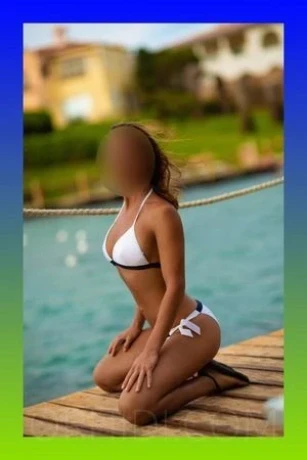 Estelle im Studio Royal — 1 / 6