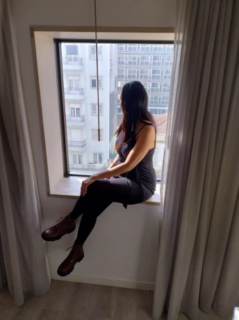 BRUNA CORTEZ — 1 / 8