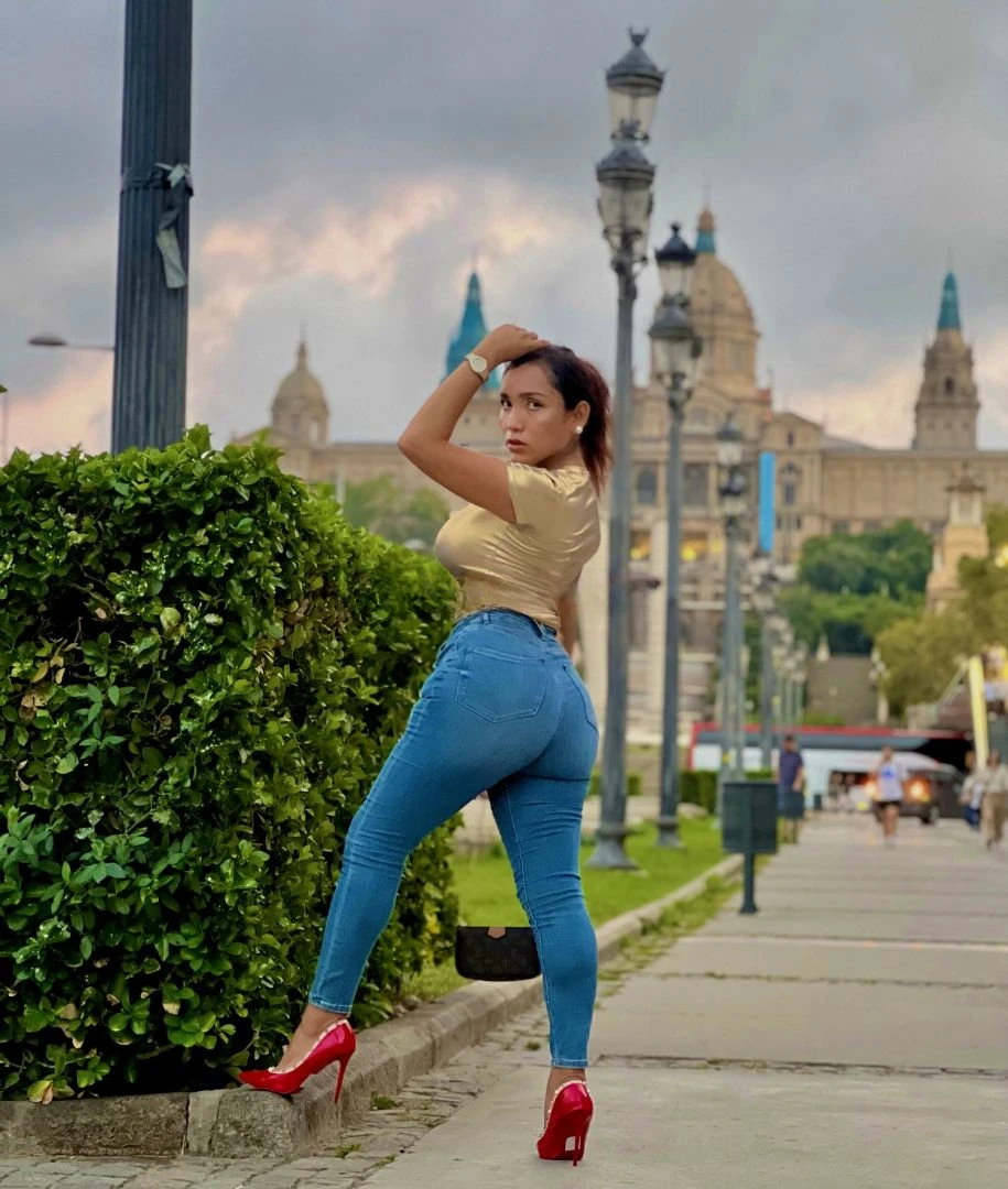 Ambar Latina — 11 / 12