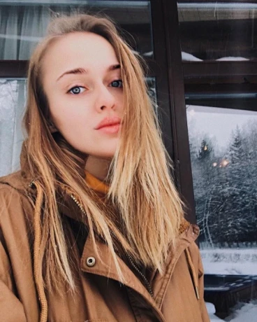 Alena — 2 / 4