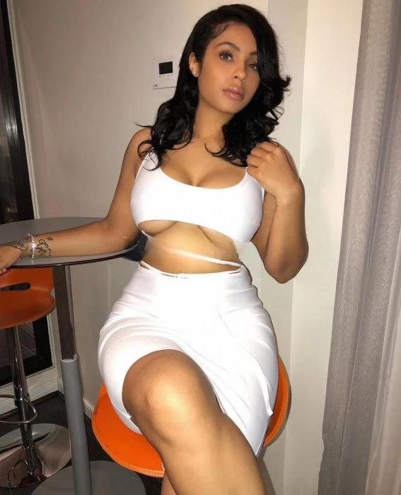 Mirian, Escort, Seeb