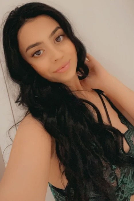 Debbie — 3 / 6