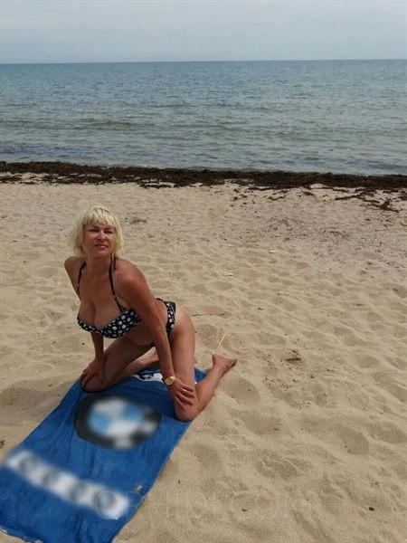 SOPHIE HAUSFRAU MIT SEXY RAUER STIMME — 9 / 12