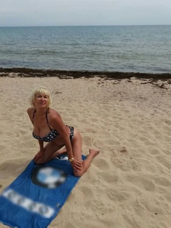 SOPHIE HAUSFRAU MIT SEXY RAUER STIMME — 9 / 12