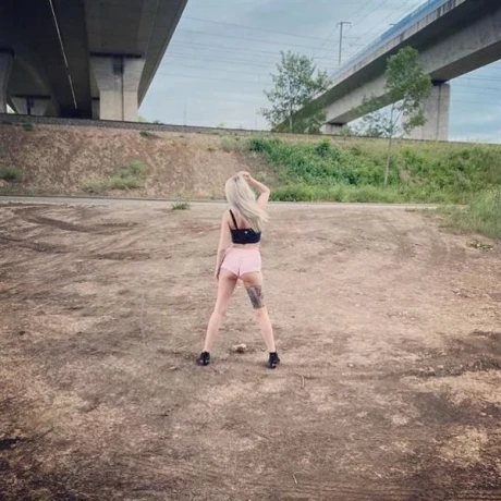 Deutsche junge(18+) Dame 100% echte Bilder — 2 / 21