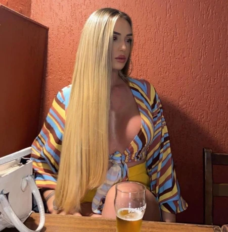 Trans Giselle Muller — 3 / 5