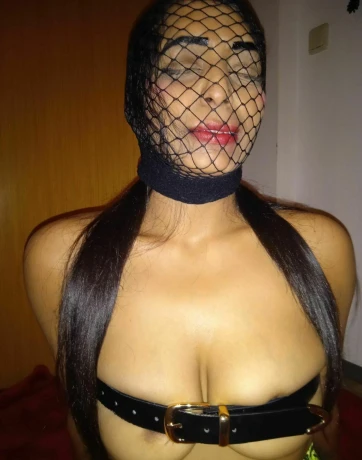 Selinaanalfull — 24 / 25