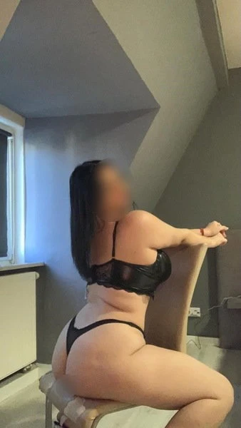Clara — 2 / 3
