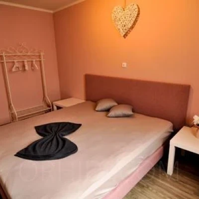 Isla Amor, Escort, Coburg